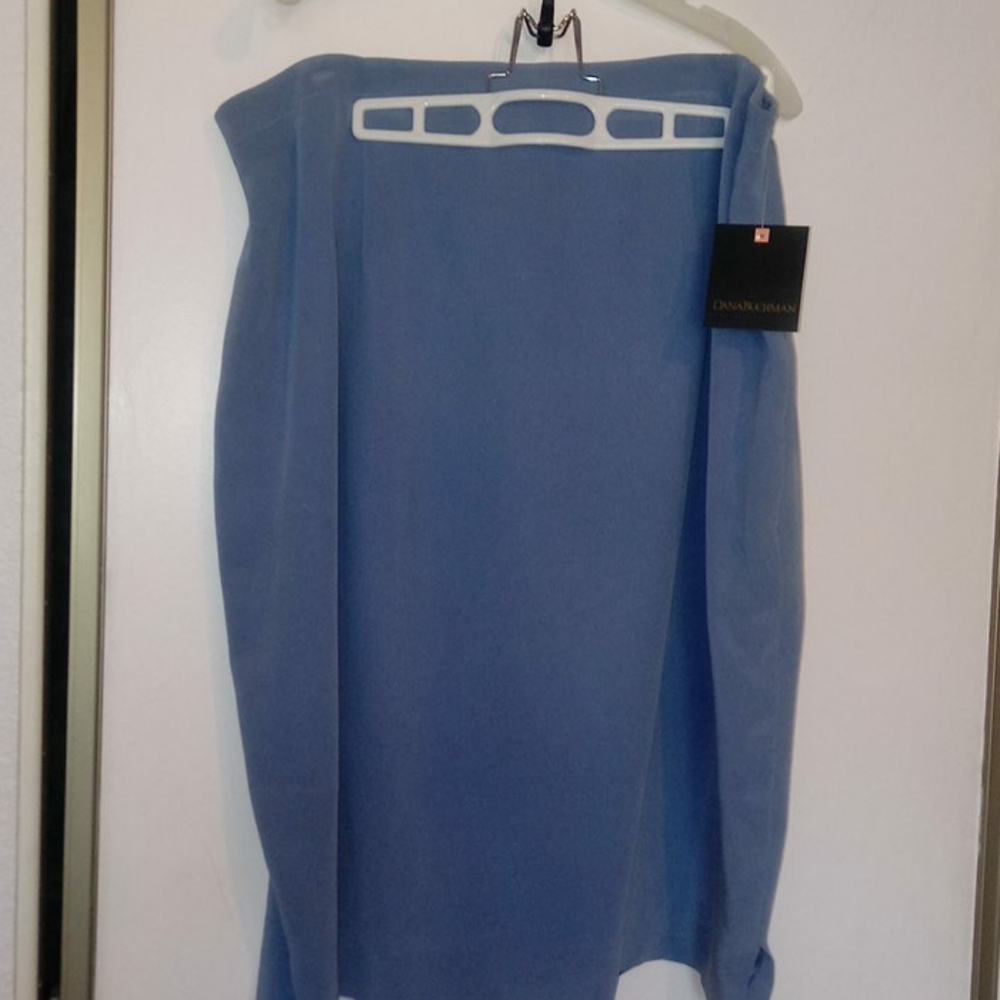Dana Buchman Silk skirt
